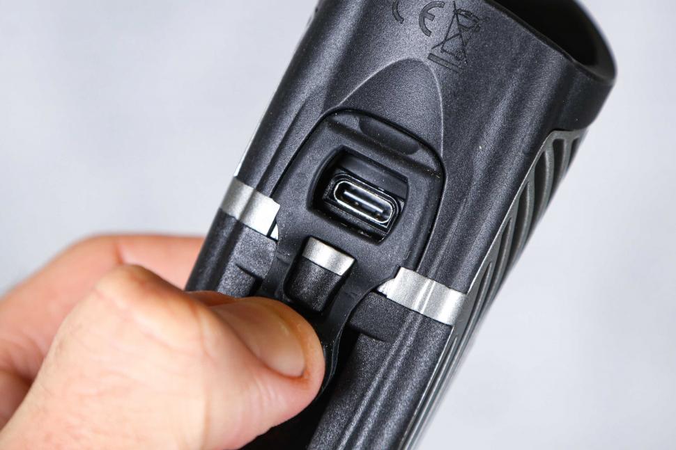 2022 Niterider Lumina Max 2500 - USB port.jpg
