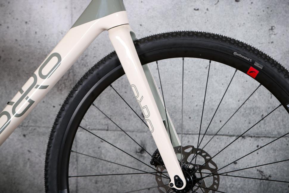 2022 Orro Terra C Shimano 105 Di2 - fork.jpg