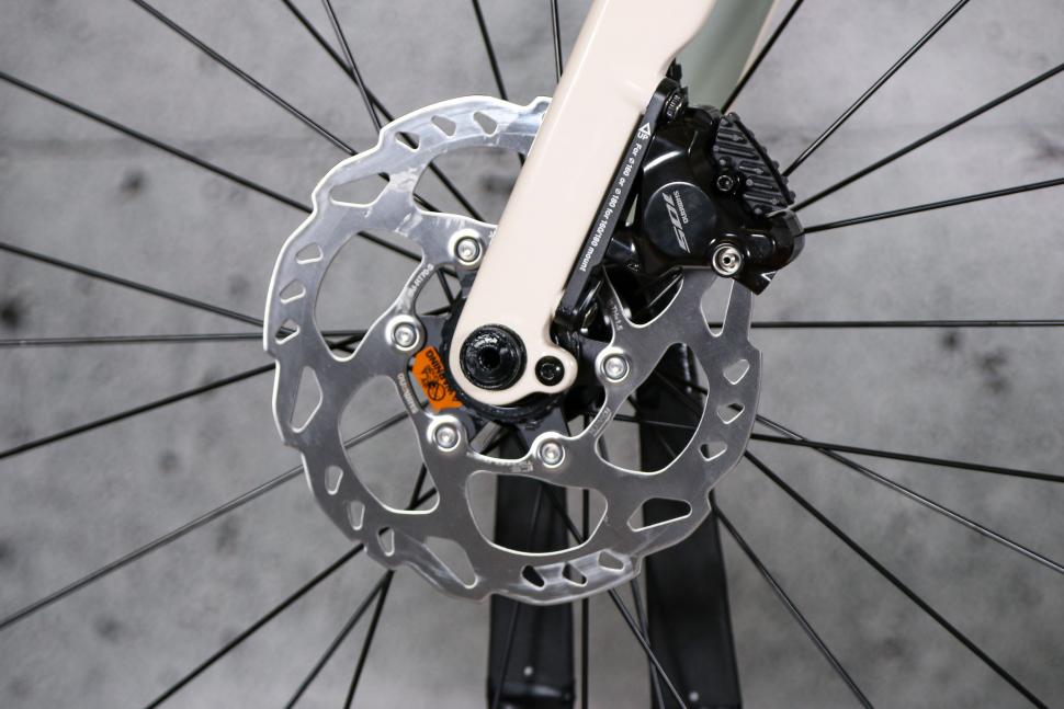 2022 Orro Terra C Shimano 105 Di2 - front disc brake.jpg