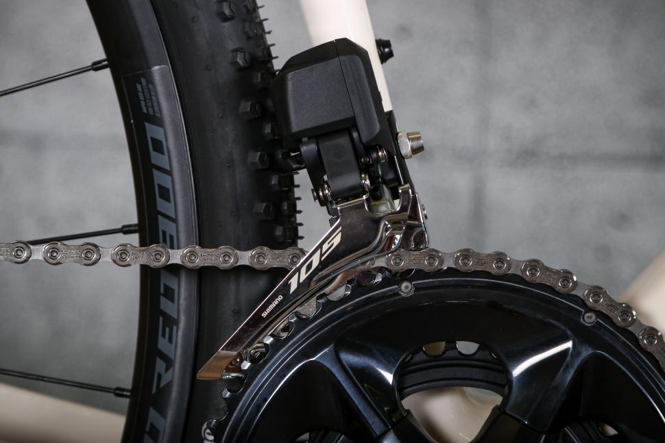 2022 Orro Terra C Shimano 105 Di2 - front mech.jpg
