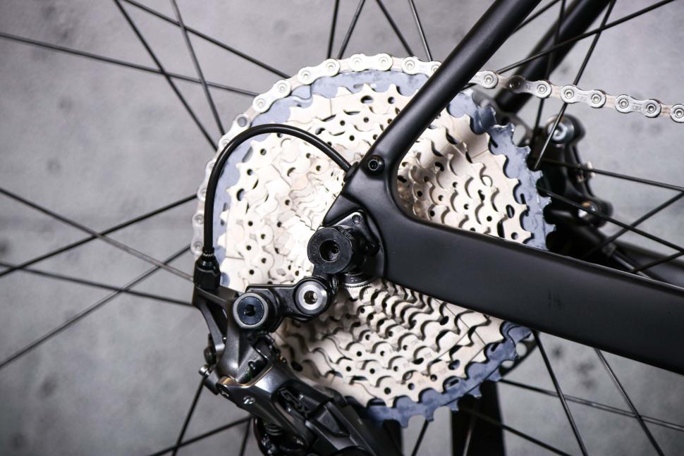 2022 Orro Terra E GRX600 E-Bike - rear drop out.jpg