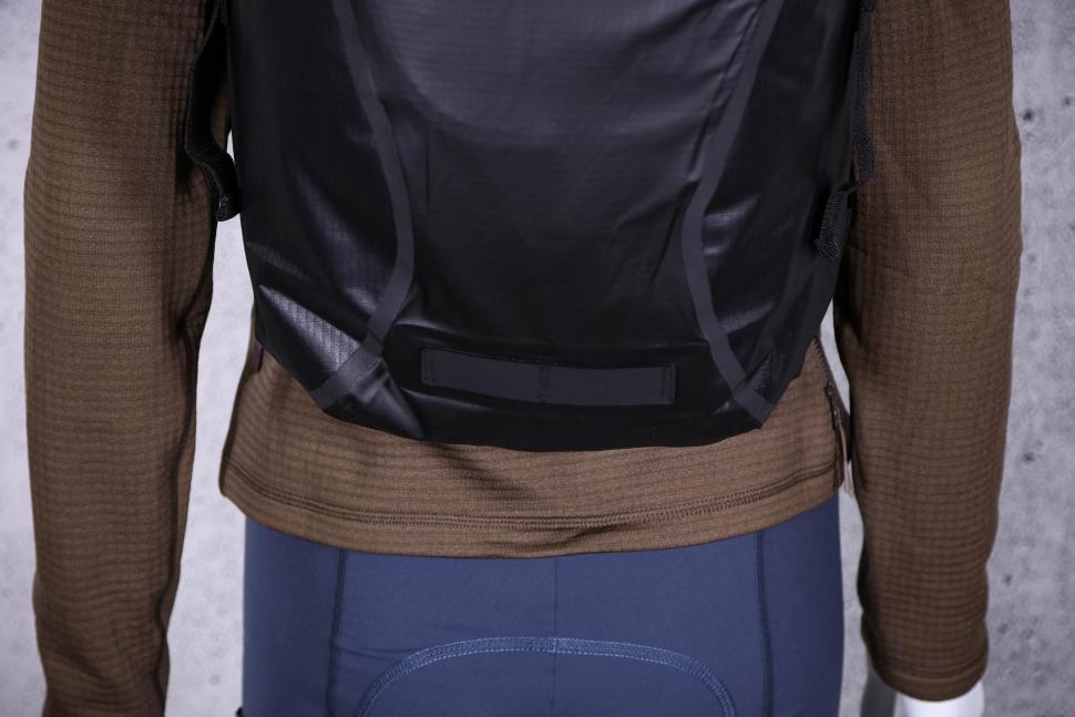 2022 Oxford Aqua Evo 22L Backpack - bottom light loop.jpg