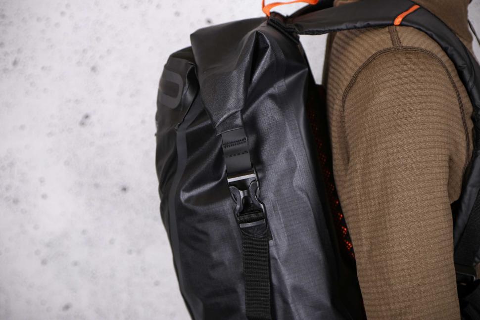 2022 Oxford Aqua Evo 22L Backpack - roll top clip.jpg