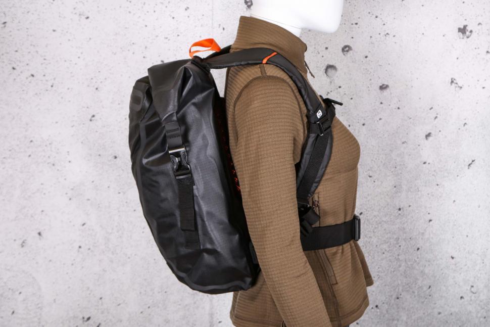 2022 Oxford Aqua Evo 22L Backpack - side.jpg