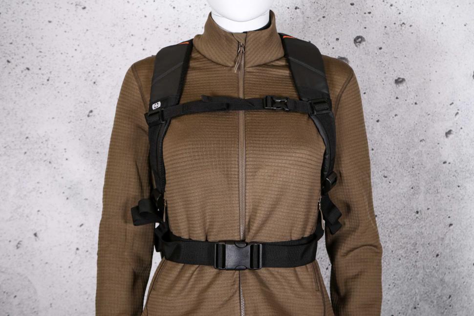 2022 Oxford Aqua Evo 22L Backpack - straps.jpg