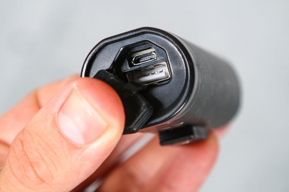 2022 Oxford Ultratorch CL500 - USB port.jpg