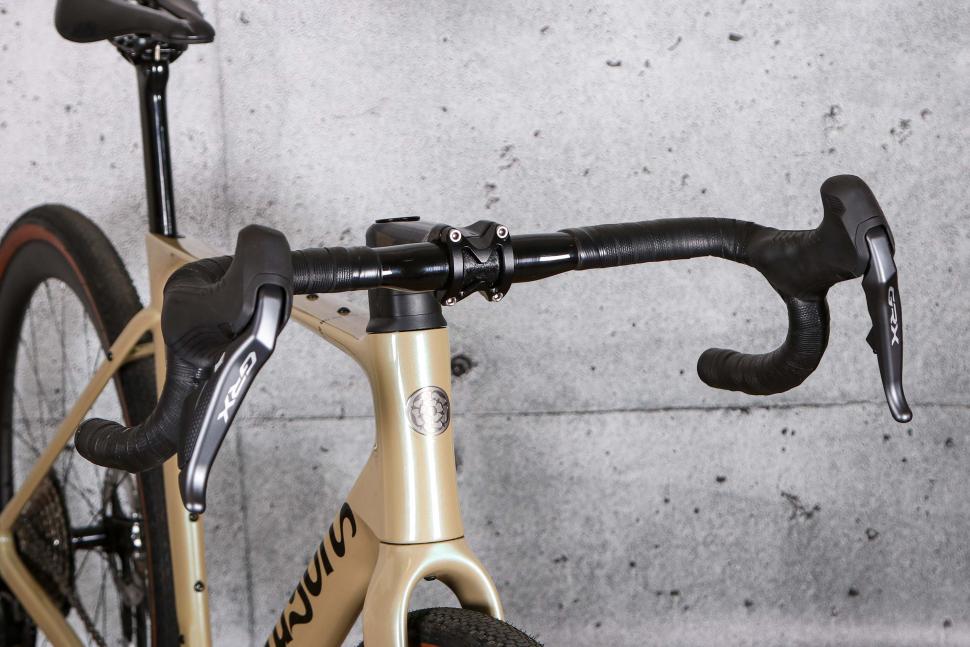 2022 Pearson On And On Carbon Aero Gravel Bike - bars 1.jpg