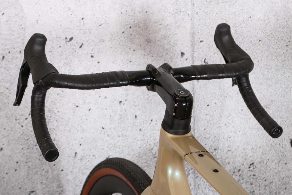 2022 Pearson On And On Carbon Aero Gravel Bike - bars 3.jpg