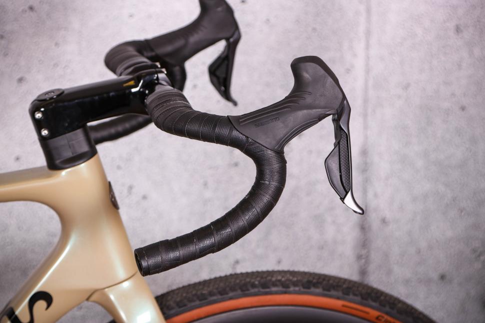 2022 Pearson On And On Carbon Aero Gravel Bike - drop bar and lever.jpg