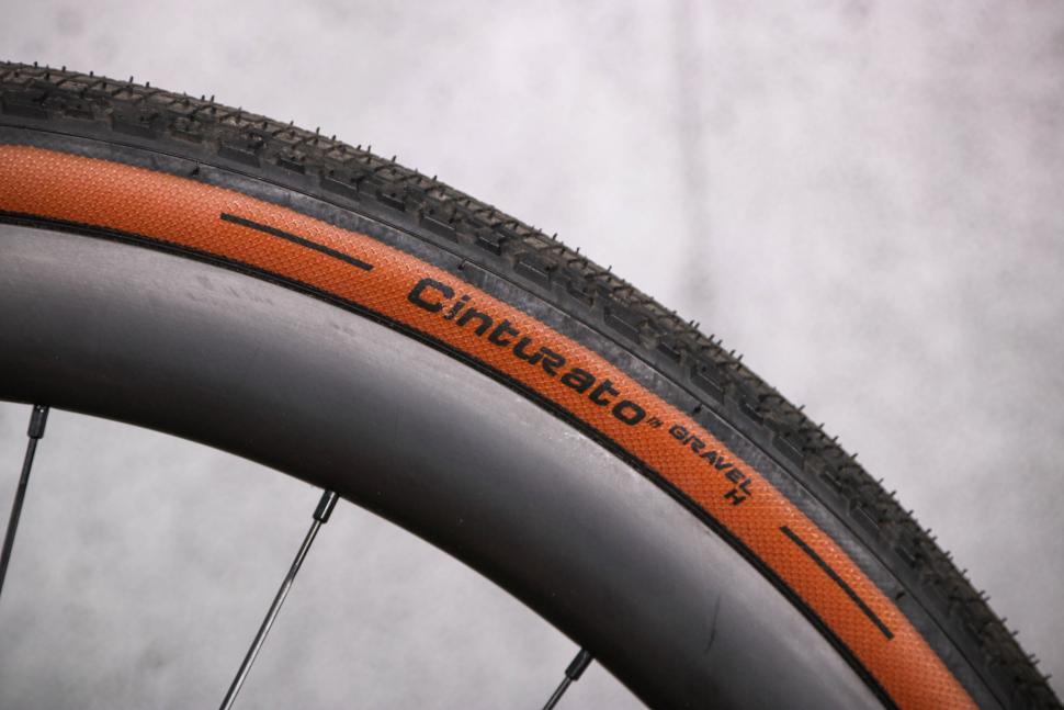 2022 Pearson On And On Carbon Aero Gravel Bike - rim and tyre.jpg
