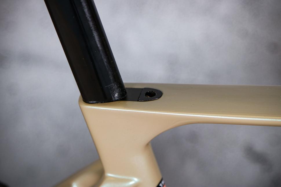 2022 Pearson On And On Carbon Aero Gravel Bike - seat post bolt.jpg