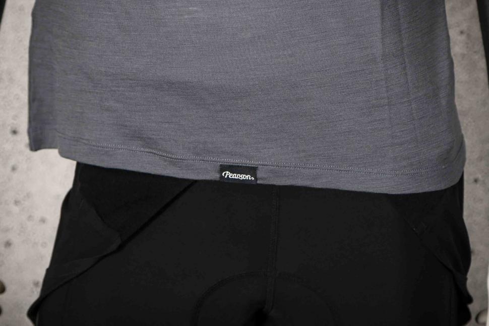 2022 Pearson Long Sleeve Base Layer Iron Grey - hem.jpg