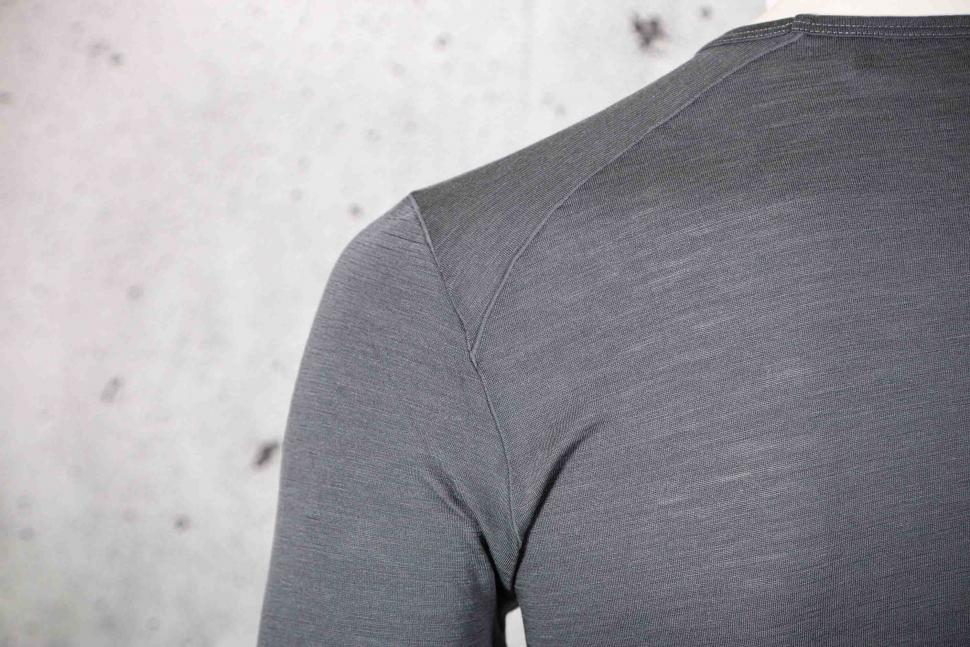 2022 Pearson Long Sleeve Base Layer Iron Grey - shoulder stitching.jpg