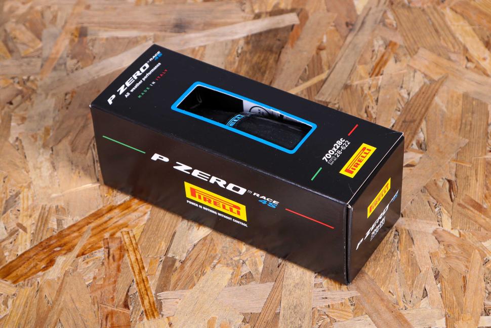 2022 Pirelli P Zero Race 4S tyres 2.jpg