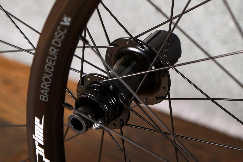 2022 Prime Baroudeur V2 Disc Alloy Wheelset - rear hub 1.jpg