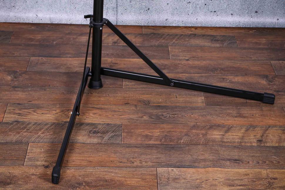 2022 PRO Bike Repair Stand - feet 1.jpg