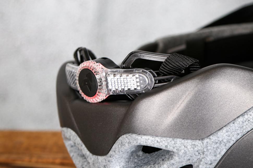 2022 Proviz REFLECT360 Bike Helmet - rear tension system and light.jpg