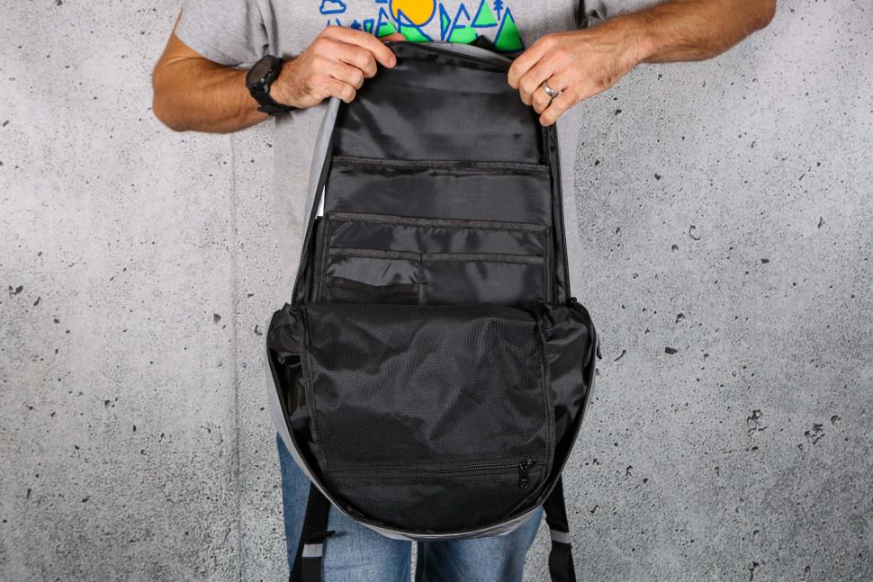 2022 Proviz REFLECT360 Cycling Backpack - inside organiser.jpg