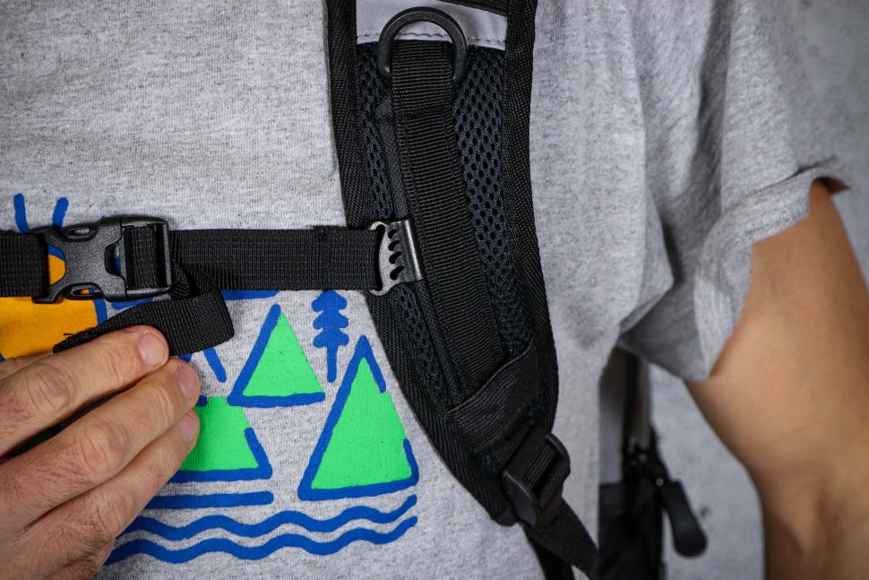 2022 Proviz REFLECT360 Cycling Backpack - strap detail.jpg