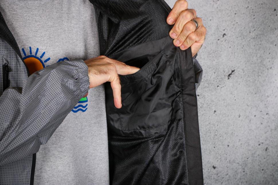 2022 Proviz REFLECT360 Plus Men's Cycling Jacket - inside pocket.jpg