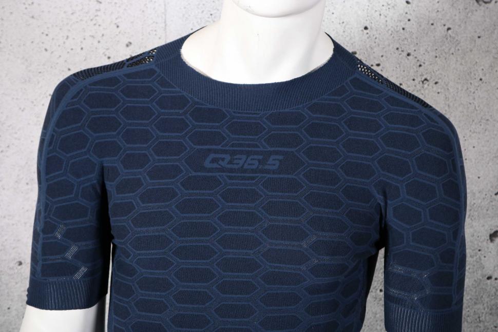 2022 Q36 5 Base Layer 2 Short Sleeve Blue Navy - chest.jpg