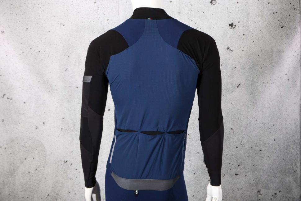 2022 Q36 5 Long sleeve Hybrid Que X Navy Blue - back.jpg