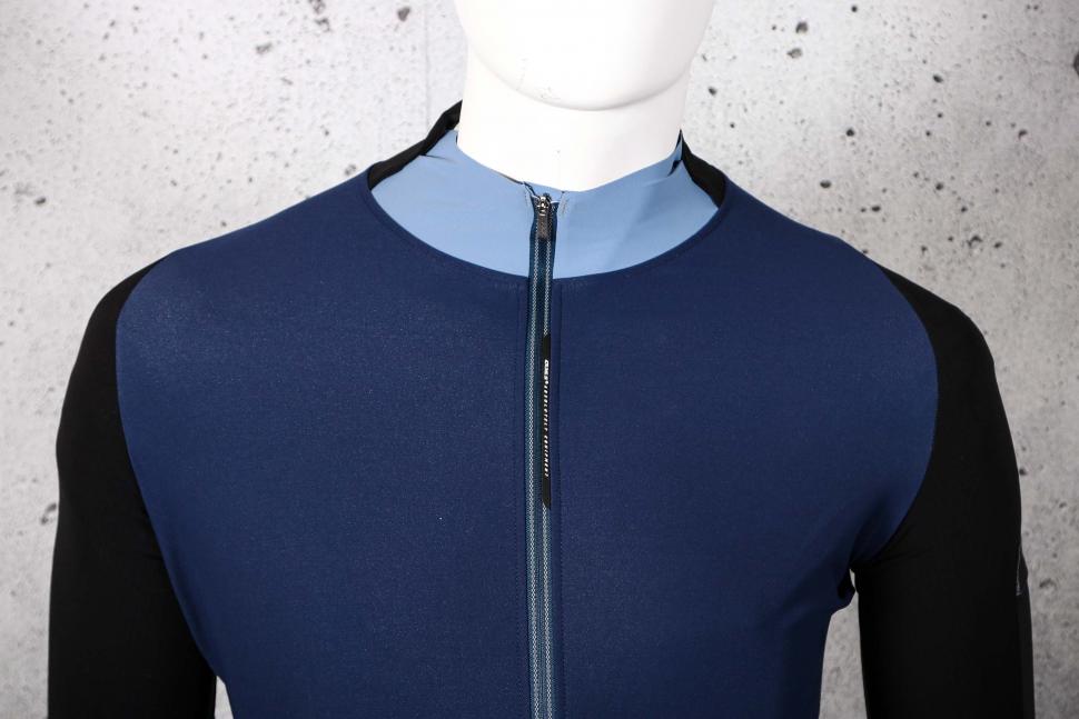 2022 Q36 5 Long sleeve Hybrid Que X Navy Blue - chest.jpg