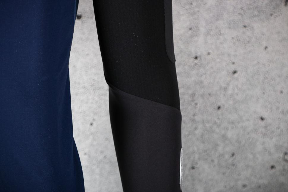 2022 Q36 5 Long sleeve Hybrid Que X Navy Blue - sleeve.jpg