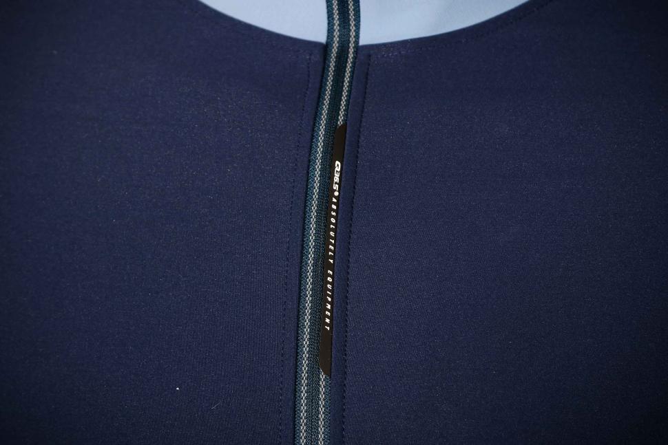 2022 Q36 5 Long sleeve Hybrid Que X Navy Blue - zip.jpg