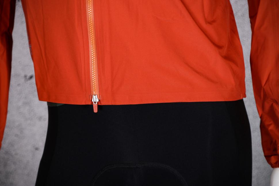 2022 Rapha Men's Brevet Gore-Tex Rain Jacket - hem.jpg
