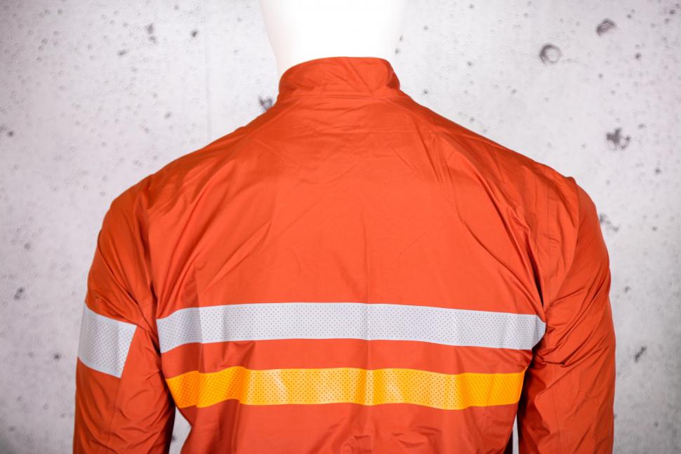 2022 Rapha Men's Brevet Gore-Tex Rain Jacket - shoulders.jpg