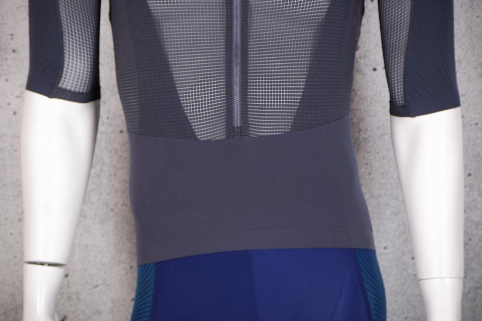 2022 Rapha Men's Pro Team Gravel Jersey - hem.jpg
