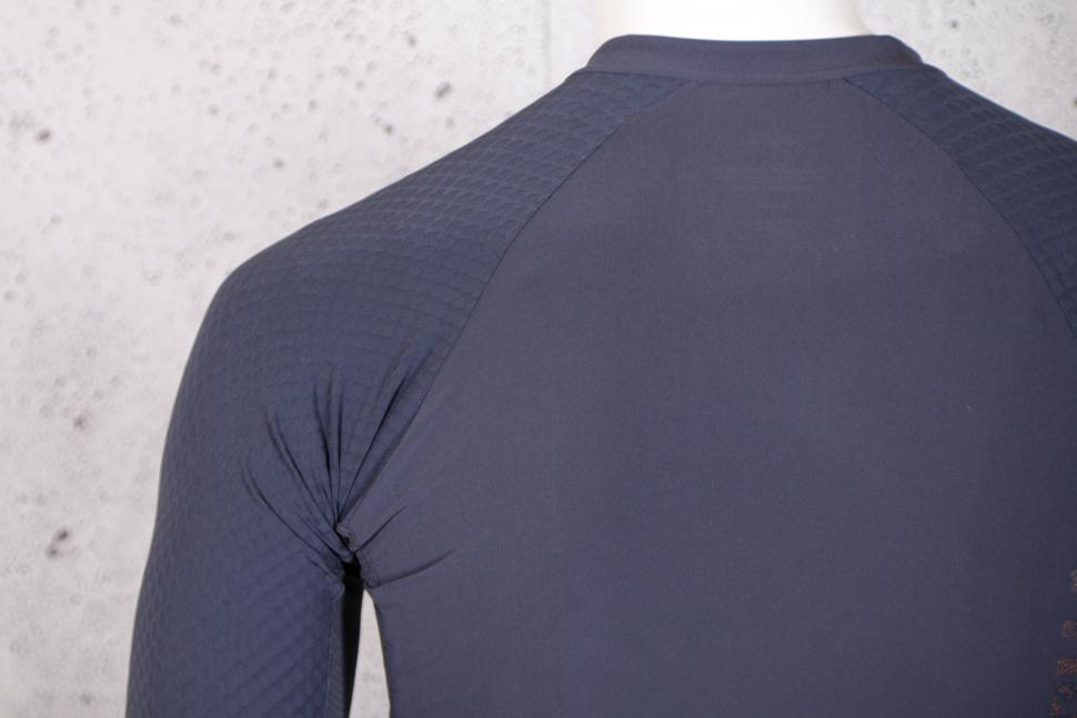 2022 Rapha Men's Pro Team Gravel Jersey - shoulder.jpg