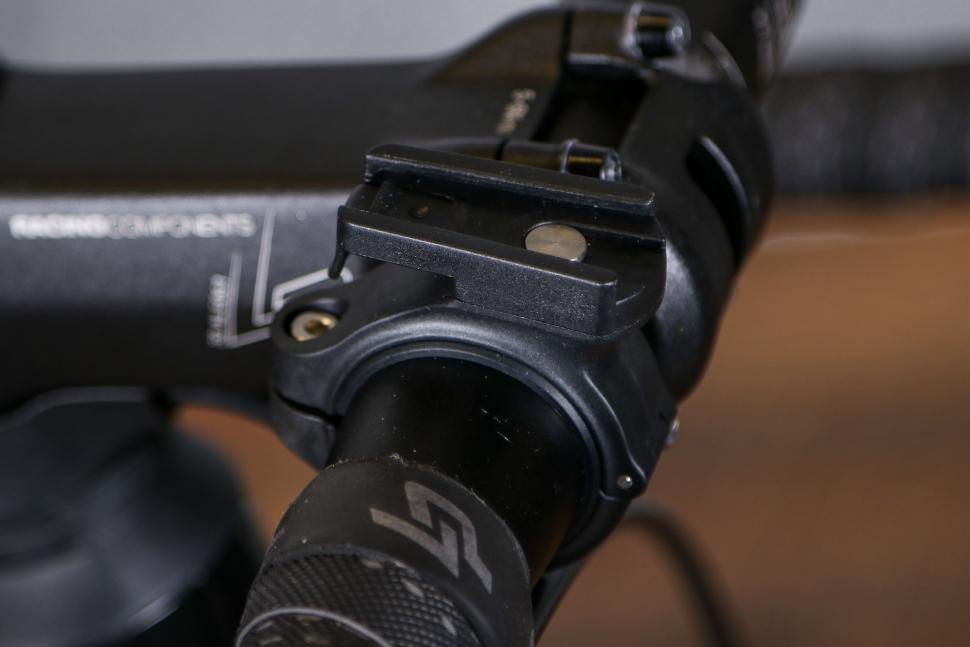 2022 Ravemen LR1600 USB Rechargeable Curved Lens Front Light - mount.jpg