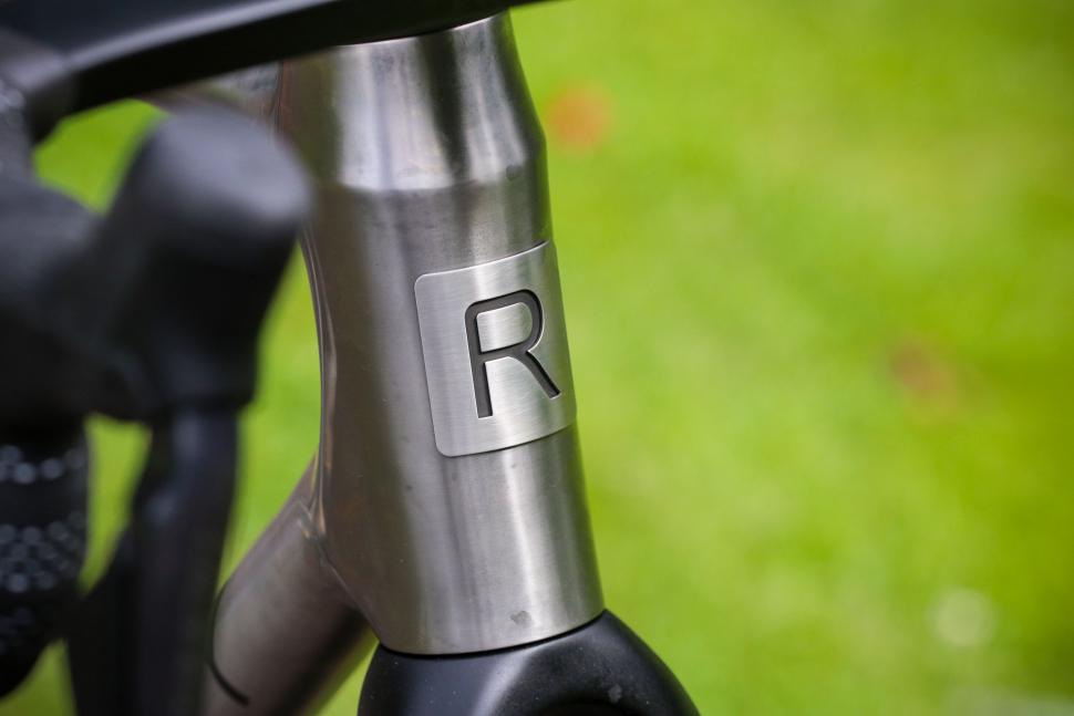 2022 Reilly FUSION AERO ROAD DISC - head tube badge.jpg