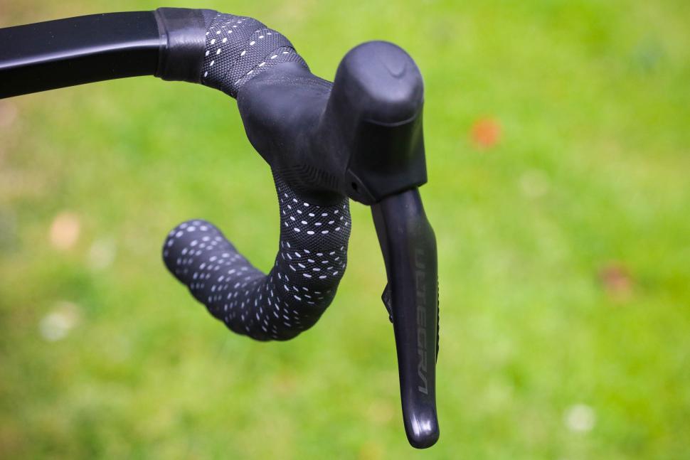 2022 Reilly FUSION AERO ROAD DISC - lever.jpg