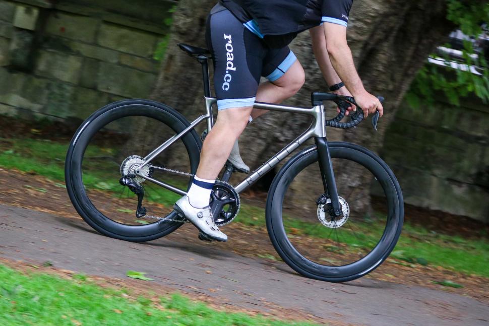 2022 Reilly FUSION AERO ROAD DISC - riding 3.jpg
