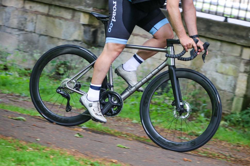 2022 Reilly FUSION AERO ROAD DISC - riding 5.jpg