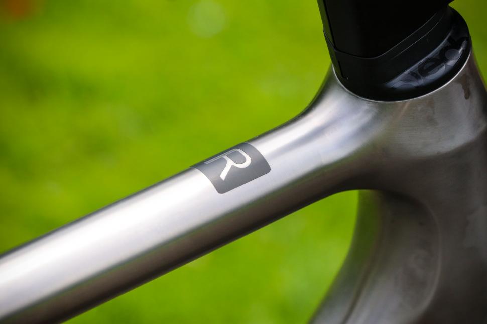 2022 Reilly FUSION AERO ROAD DISC - top tube detail.jpg
