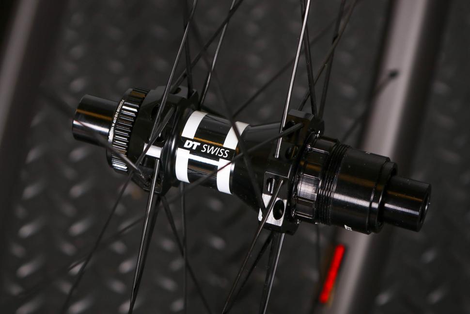 2022 Reserve 40 | 44 wheelset - rear hub 1.jpg