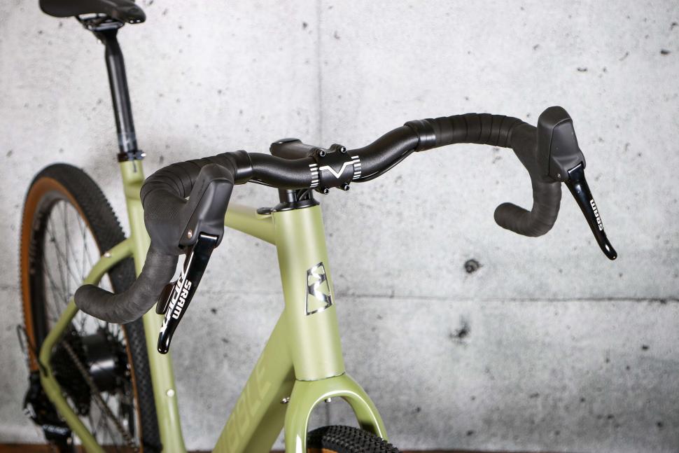 2022 Ribble Gravel ALe Sport SRAM Apex 1x - bars 1.jpg