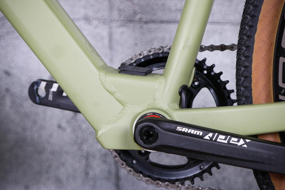 2022 Ribble Gravel ALe Sport SRAM Apex 1x - bottom bracket.jpg