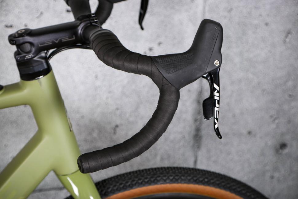 2022 Ribble Gravel ALe Sport SRAM Apex 1x - drop bar and lever.jpg