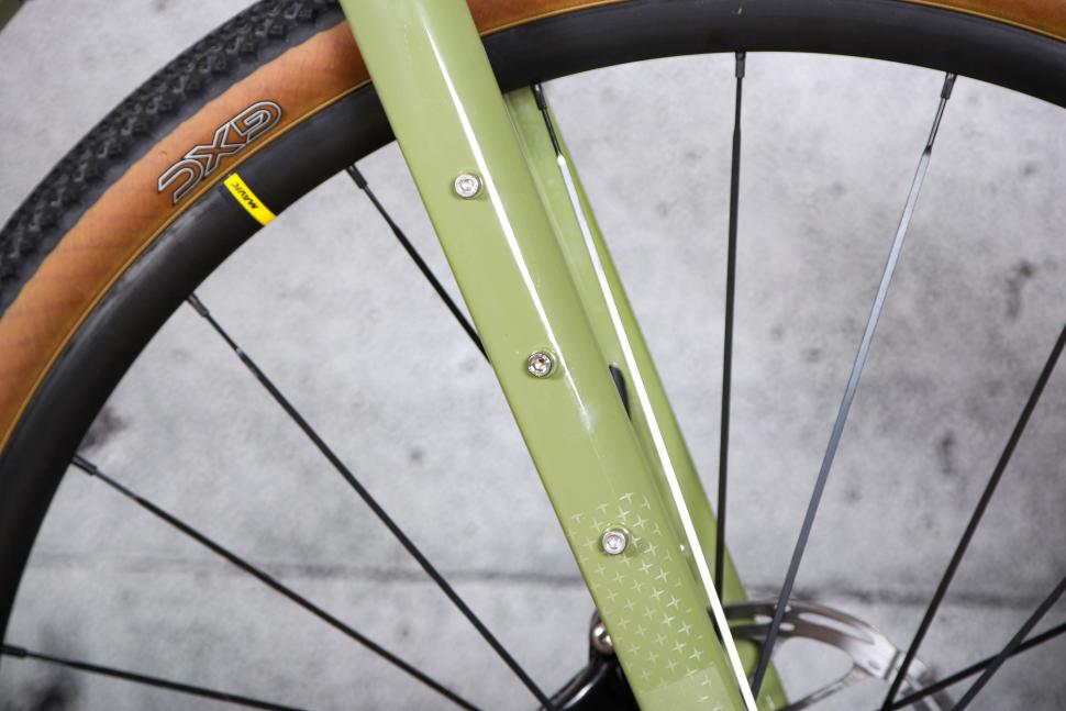 2022 Ribble Gravel ALe Sport SRAM Apex 1x - fork detail 1.jpg