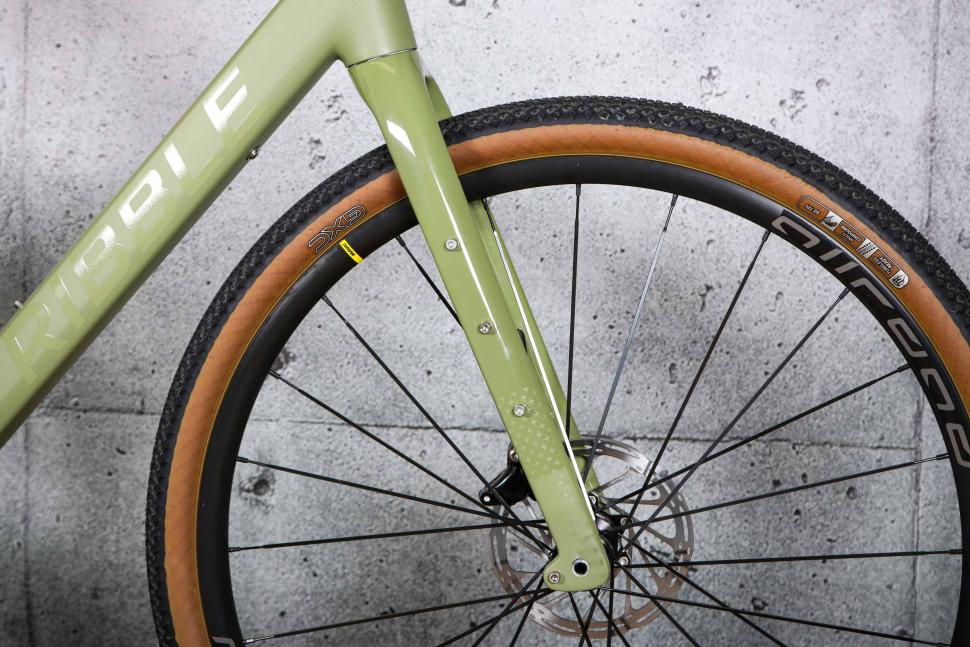 2022 Ribble Gravel ALe Sport SRAM Apex 1x - fork.jpg