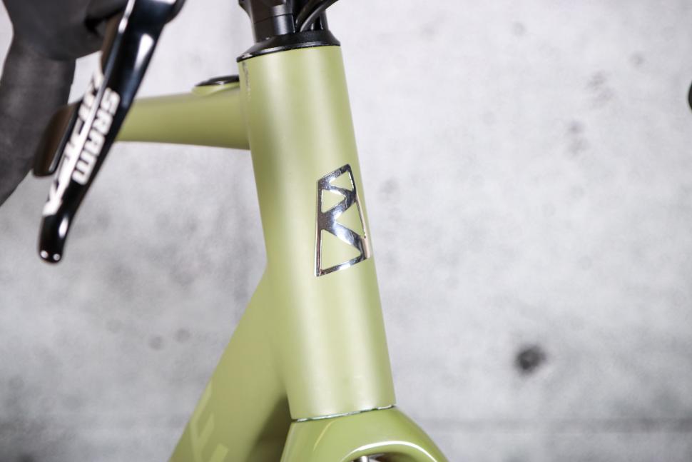 2022 Ribble Gravel ALe Sport SRAM Apex 1x - head tube badge.jpg
