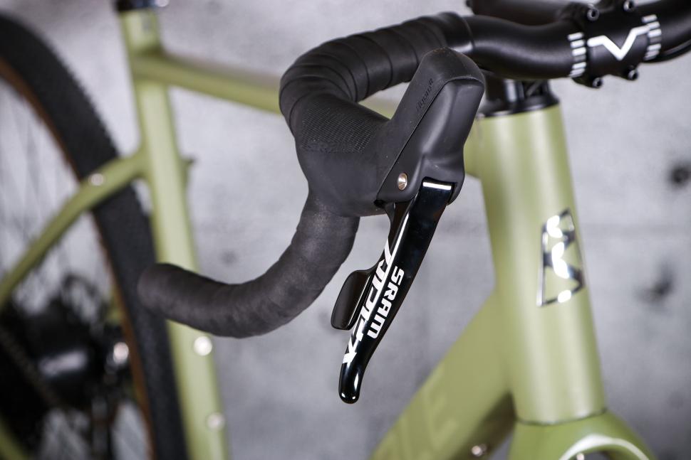 2022 Ribble Gravel ALe Sport SRAM Apex 1x - lever.jpg