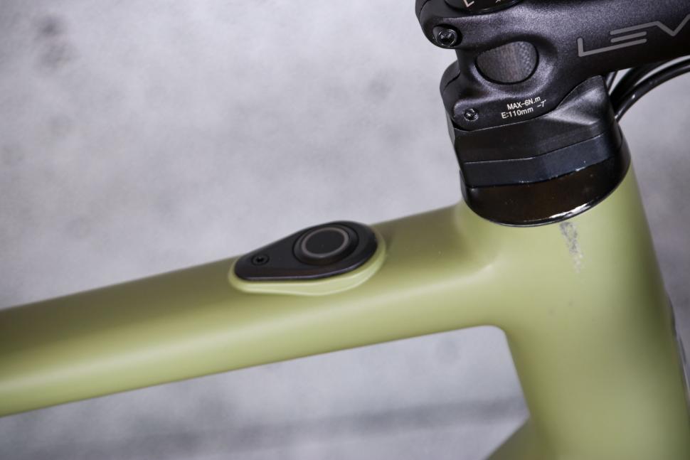 2022 Ribble Gravel ALe Sport SRAM Apex 1x - power button.jpg