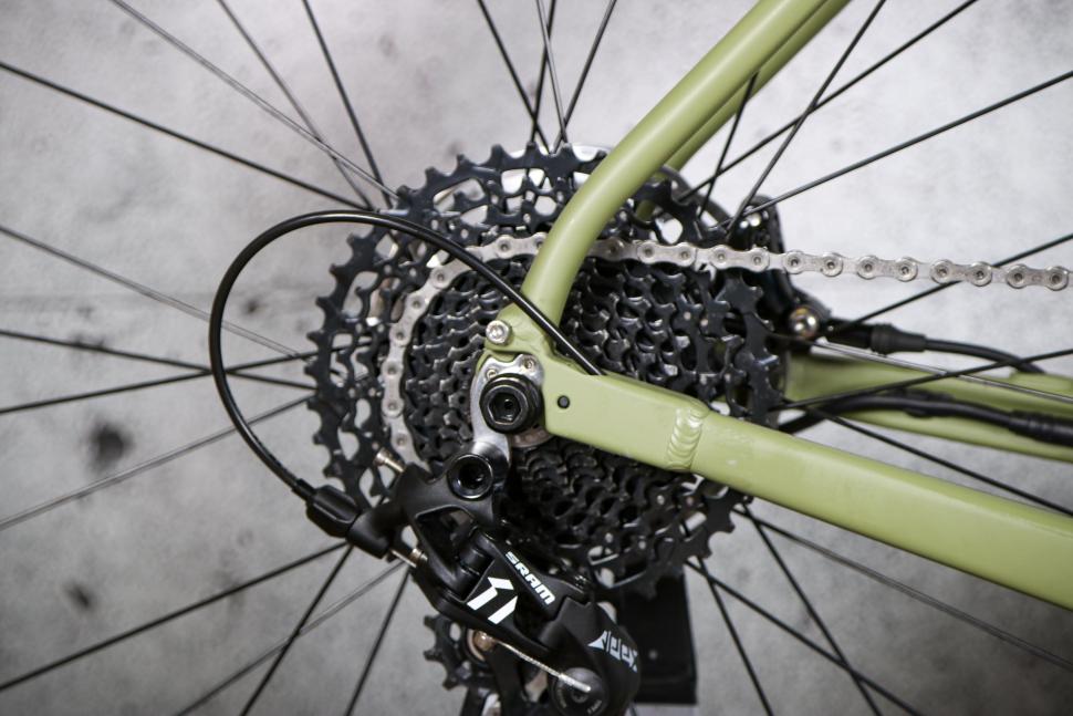 2022 Ribble Gravel ALe Sport SRAM Apex 1x - rear drop out.jpg