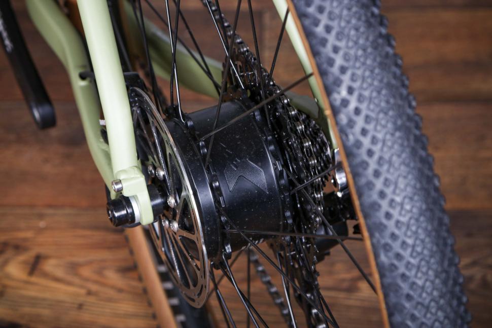 2022 Ribble Gravel ALe Sport SRAM Apex 1x - rear hub.jpg